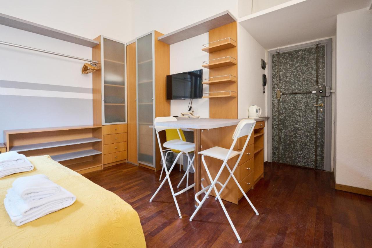 Artist Nadia'S Apartment In Porta Vercellina — Photos 3